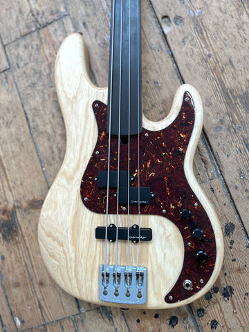 PJ SERIES VINTAGE CLASSIC 4 STRING - Ser. No. 4491